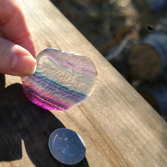 Handcarved Fluorite Eagle Head palm crystal - Picture 2 of 6
